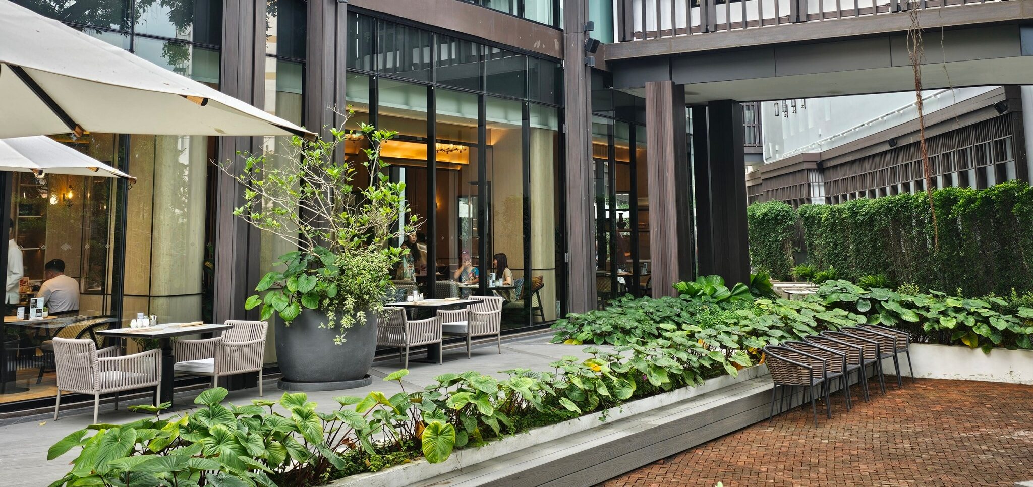 กระถางปูนขนาดใหญ่ ในโปรเจคโรงแรม InterContinental Chiang Mai the Mae Ping