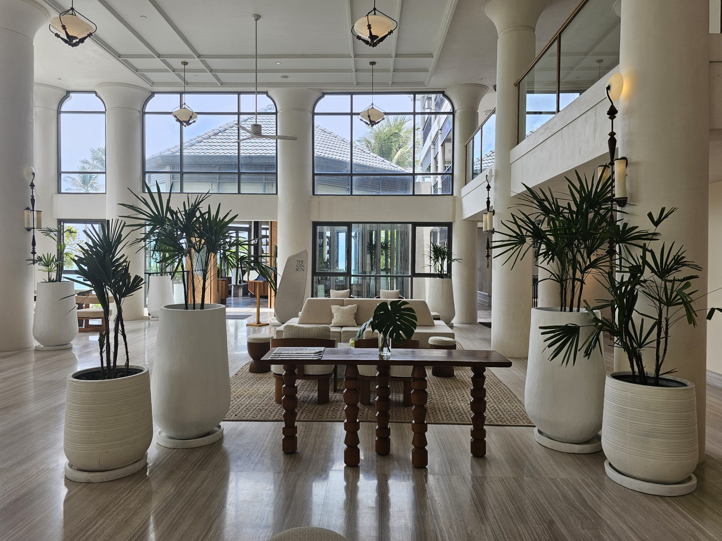 The Power of Placement: ปรับจังหวะพื้นที่และสร้าง Focal Point ด้วยการจัดวางกระถางอย่างมืออาชีพ 7 Centara Reserve Samui Lobby1