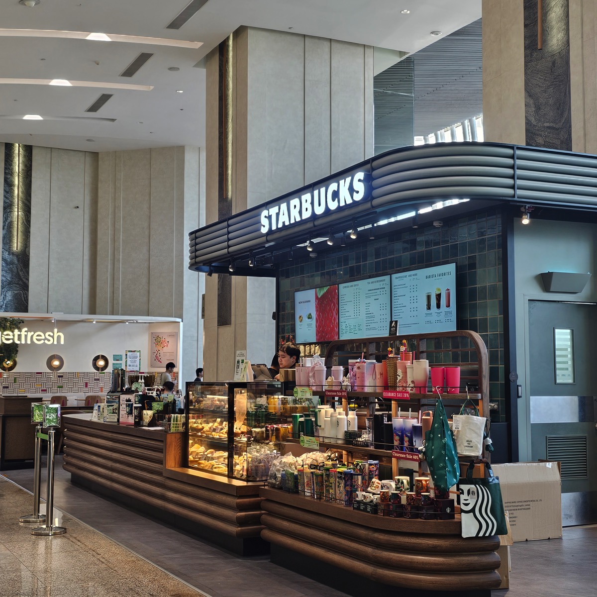 ร้านสตาร์บัคส์ สาขาเซ็นทรัลเวิรด์ ดิออฟฟิศเศส